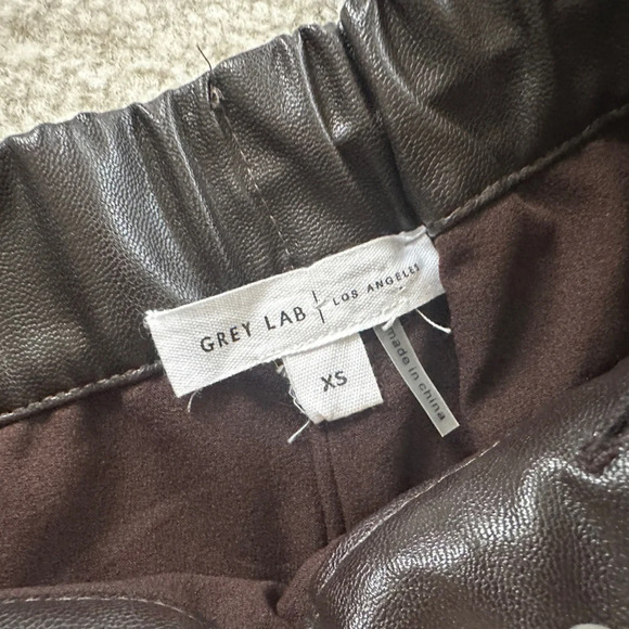 GREY LAB Brown High Waist Shorts with Pleats and Scalloped Hem - Picture 3 of 4